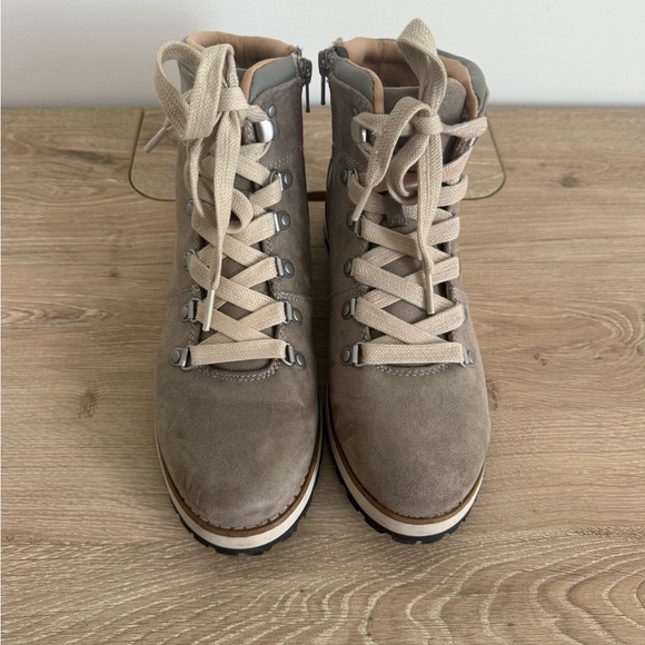 Universal Thread Lace Up Boot - Picture 2 of 4